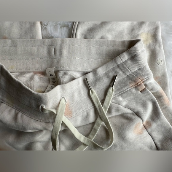 Lululemon Scuba High-Rise "Peach Satin" Relaxed Jogger Full Length Size 6️⃣ - Picture 5 of 8